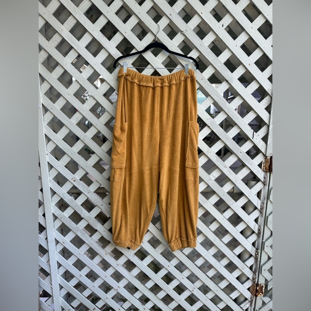Relaxed Cargo Jogger Pants in Mustard